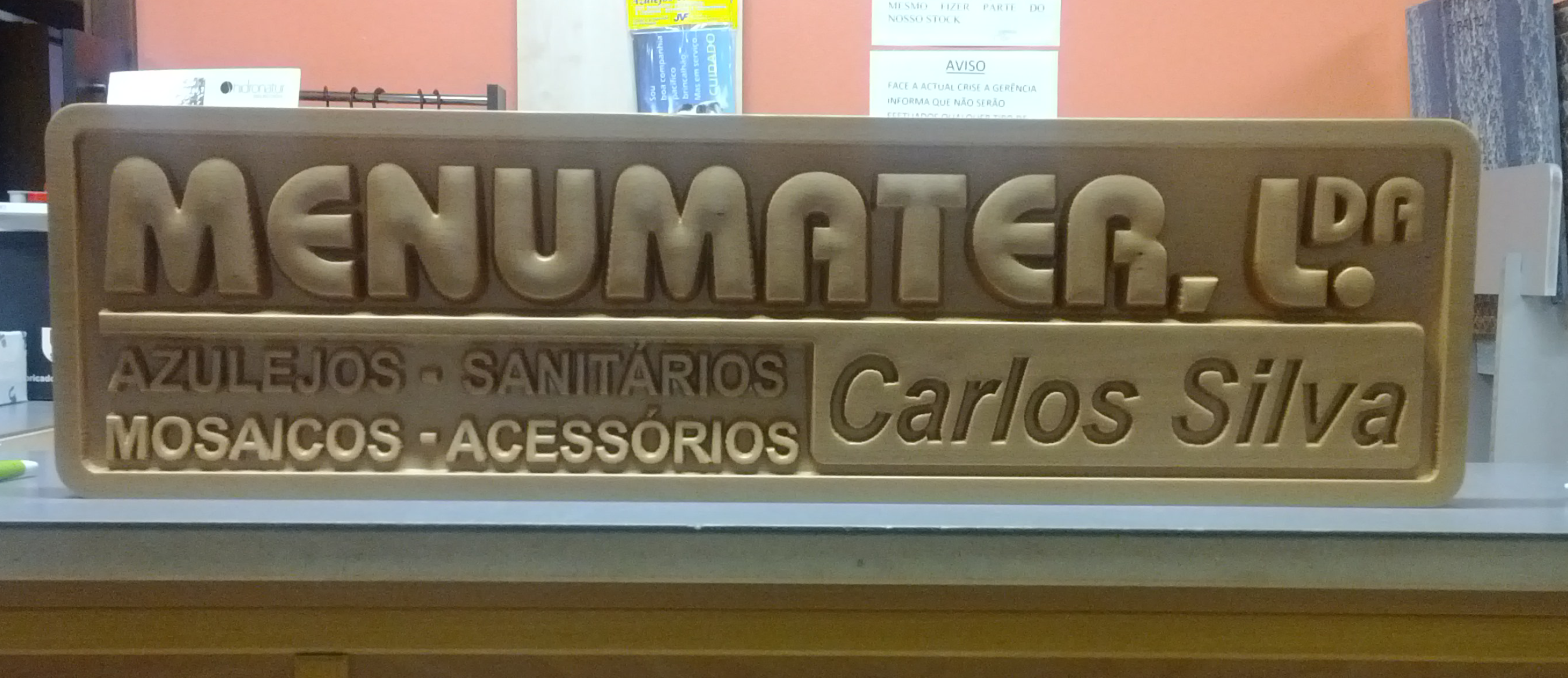 Sinalética em madeira